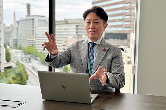 アデコ株式会社アウトソーシング事業部、事業部長である久田昭紀氏